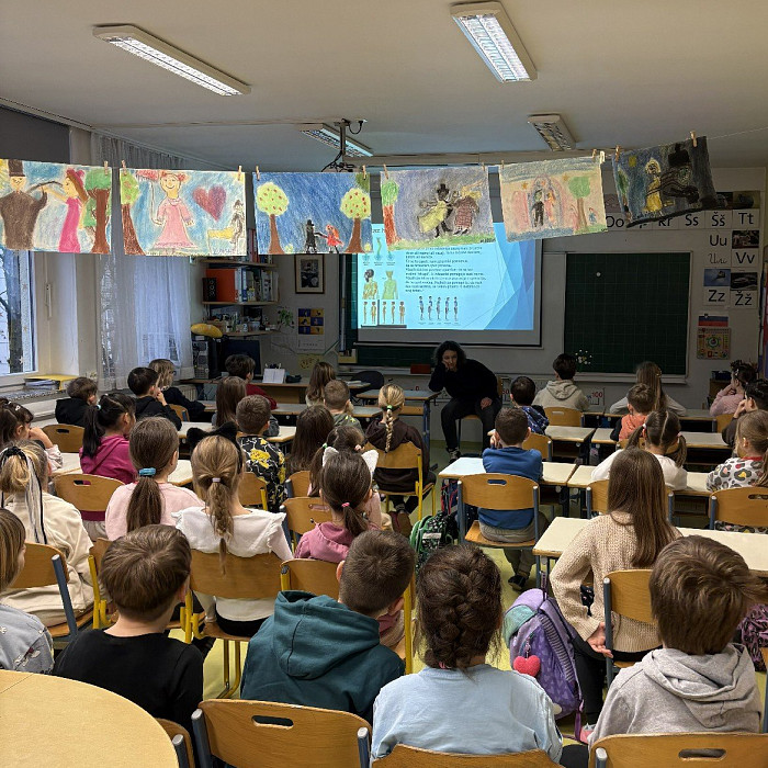Predavanje o pravilnem sedenju v 2. a in 2. b razredu