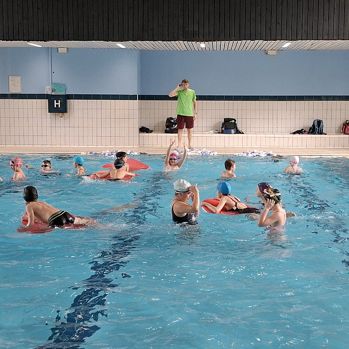Tretješolci uživali v plavalnem tečaju v bazenih Tivolija