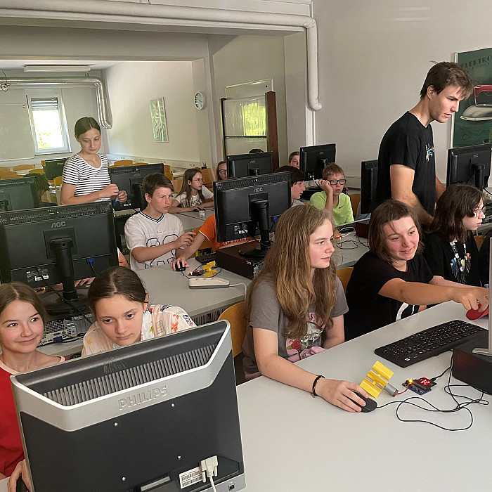 Šestošolci na delavnicah v Zavodu 404