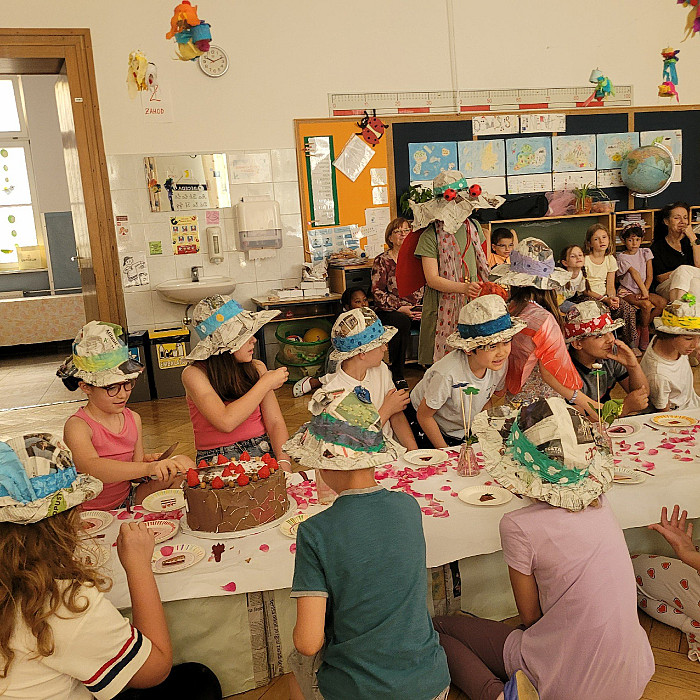 Pikapolonica praznuje, 3. a navdušuje