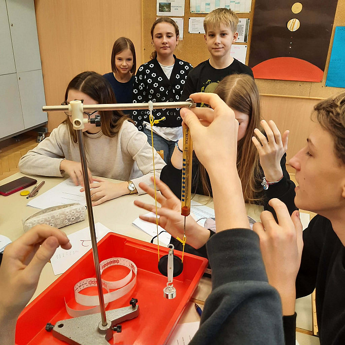 Skok v prihodnost po izkušnje – akcija šolskega otroškega parlamenta (5. del)